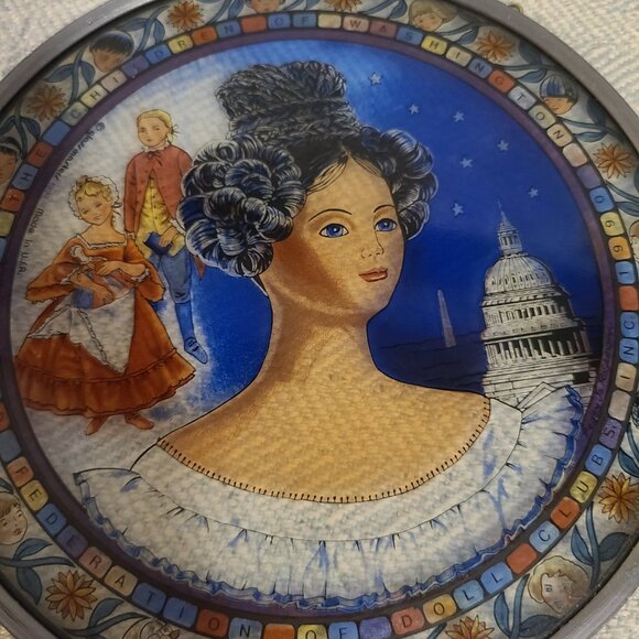 1990 Glassmasters Children of Washington United Federation of Doll Suncatcher - Picture 7 of 7